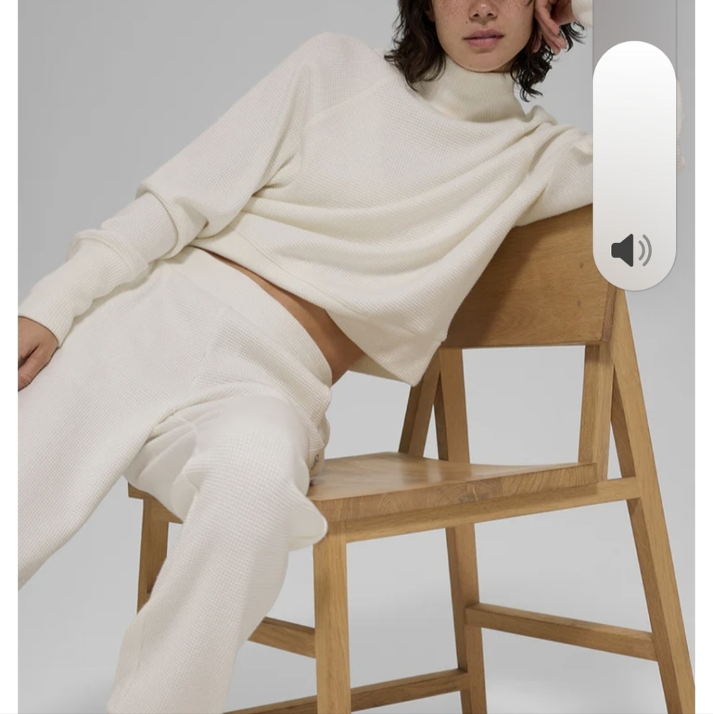 ALO Yoga Cream Sweater